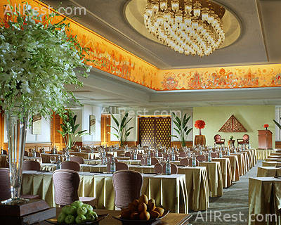 Four Seasons Hotel 25